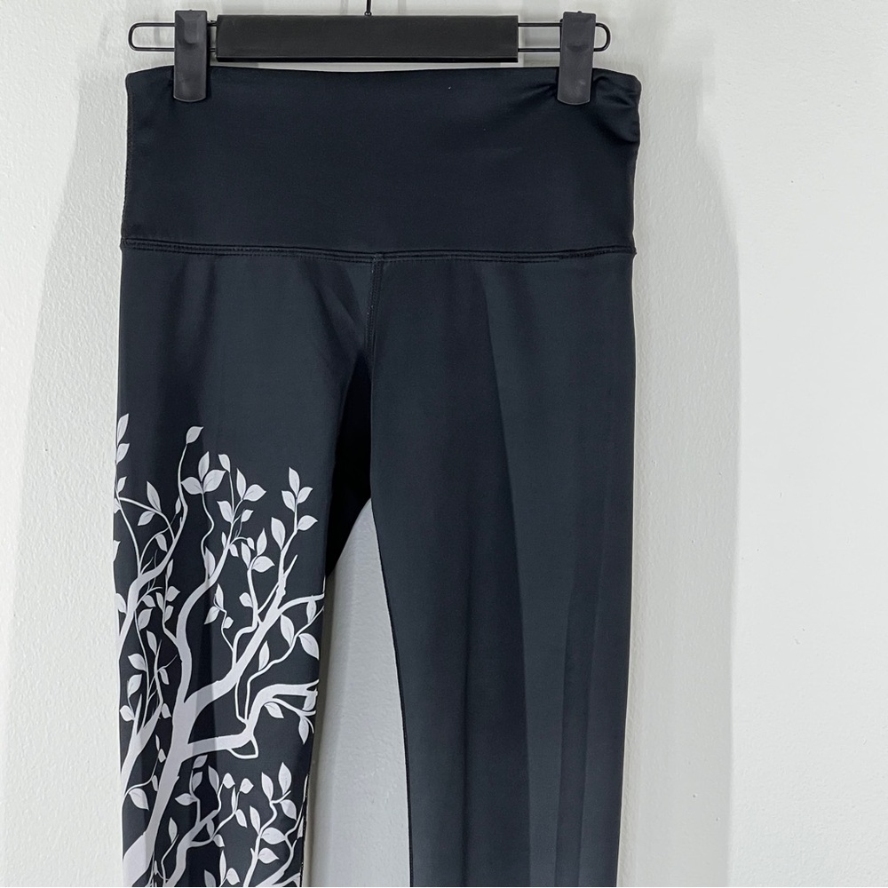 NOLI women’s Size S Black Leggings Leaf Design
